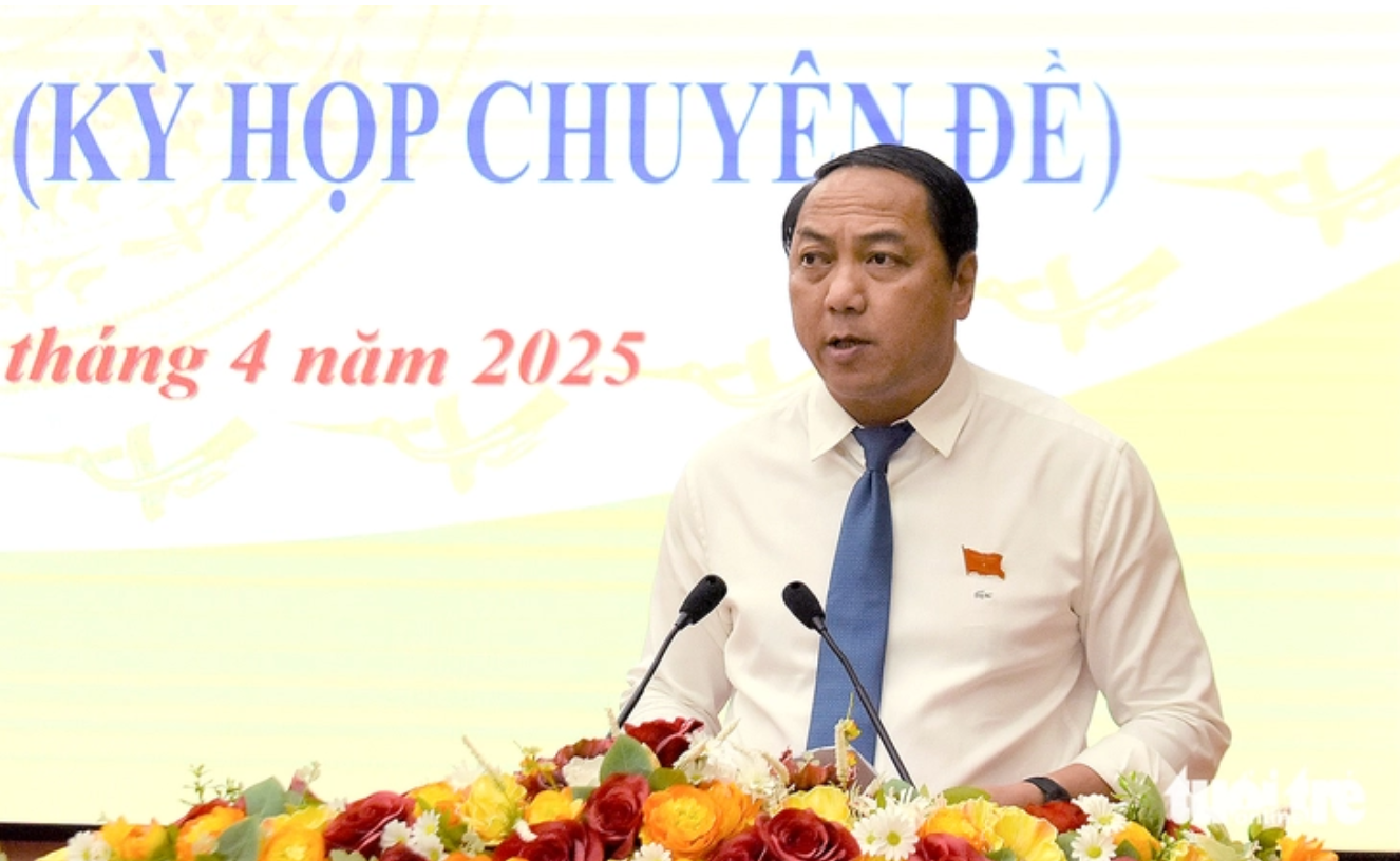 Ông Lâm Minh Thành, chủ tịch HĐND tỉnh Kiên Giang phát biểu tại buổi họp